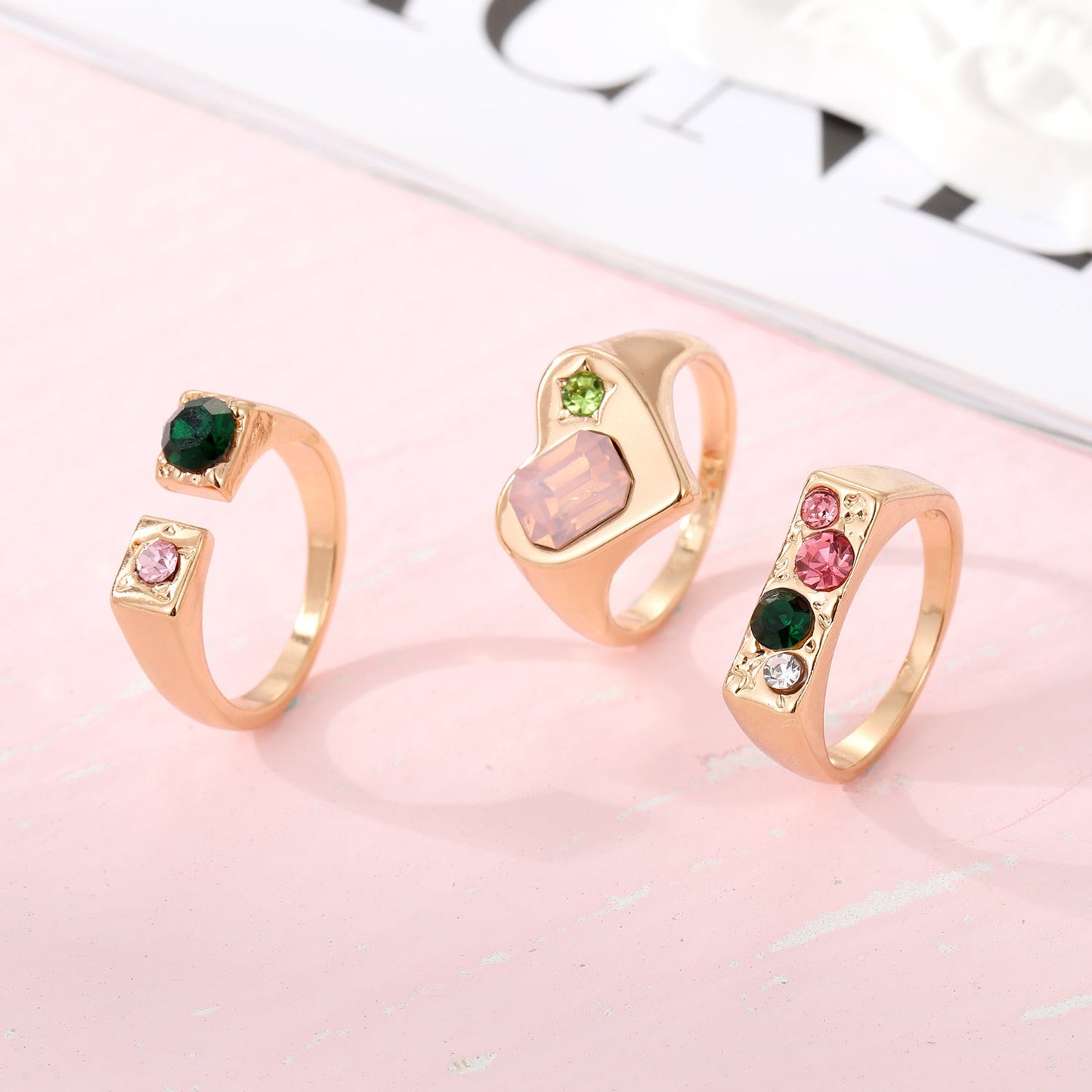 Light Luxury High-grade Love Heart-shaped Ring Suit Niche Personality Color Design