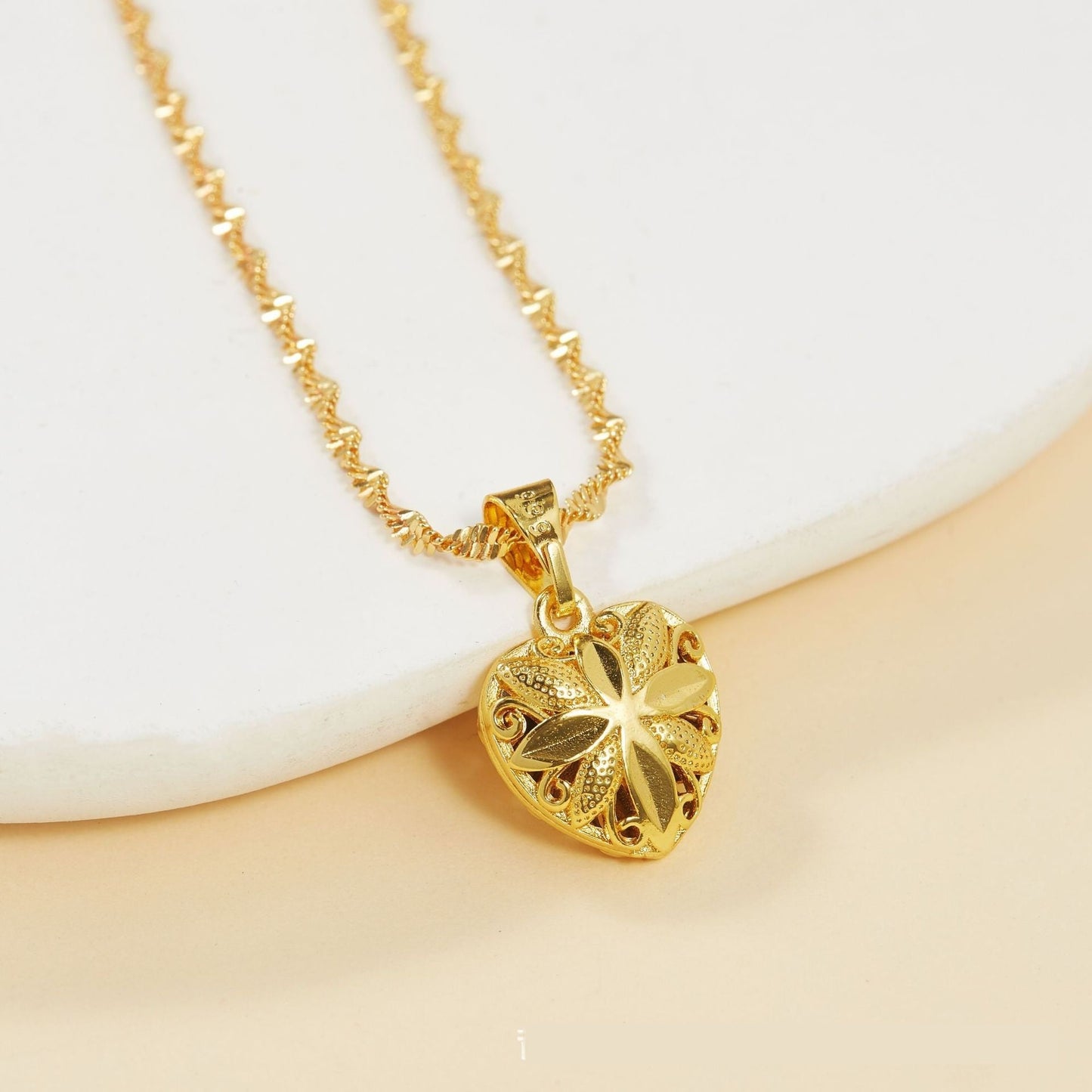 Heart-shaped Necklace Ethnic Style Hollow Chicken Hearts Gold Plated