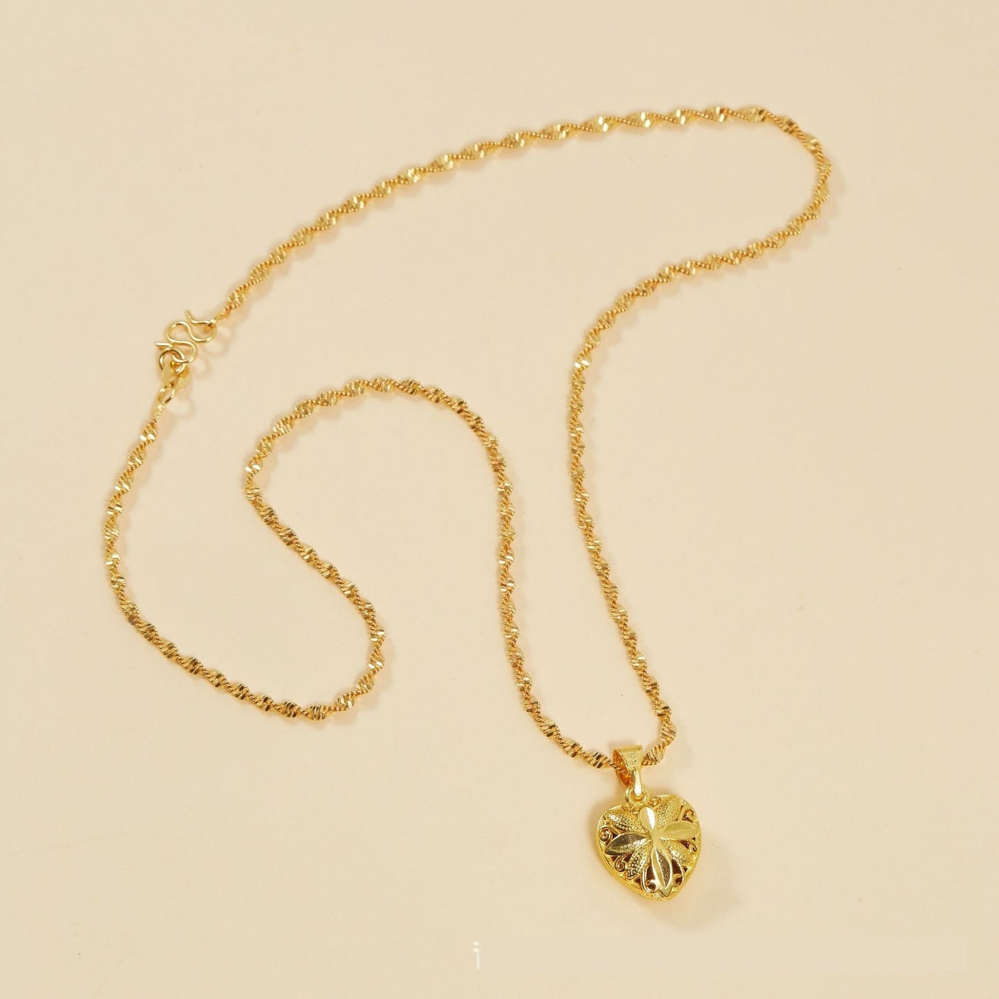 Heart-shaped Necklace Ethnic Style Hollow Chicken Hearts Gold Plated